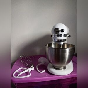 KitchenAid White and Silver Stand Mixer